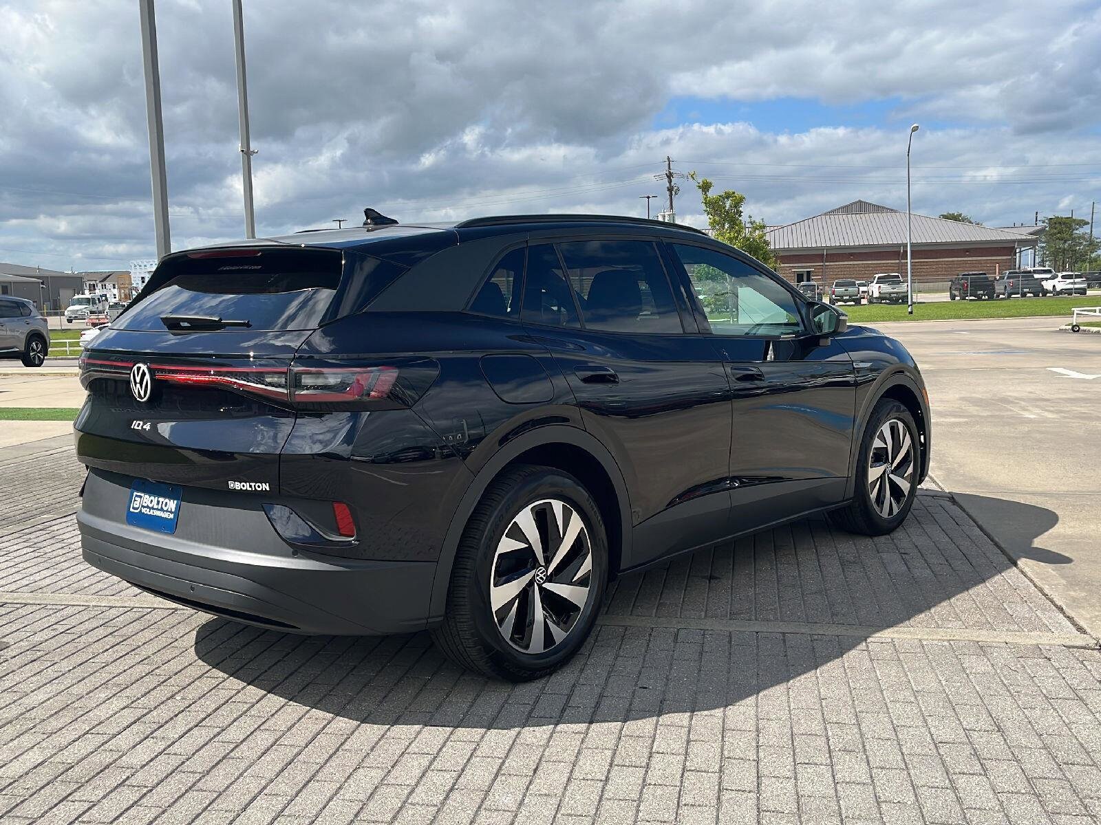 2025 Volkswagen ID.4 Pro photo 3