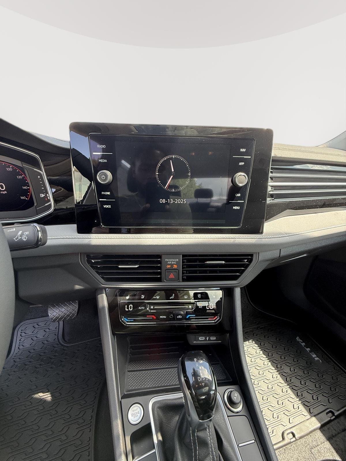 2025 Volkswagen Jetta SEL - Photo 13