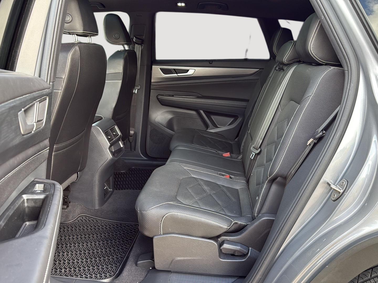 2025 Volkswagen Atlas Cross Sport SE w/Tech - Photo 21
