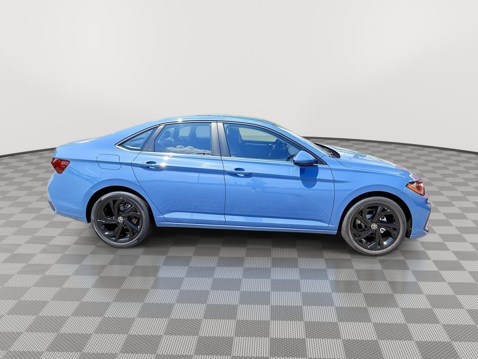 2025 Volkswagen Jetta SE's photo