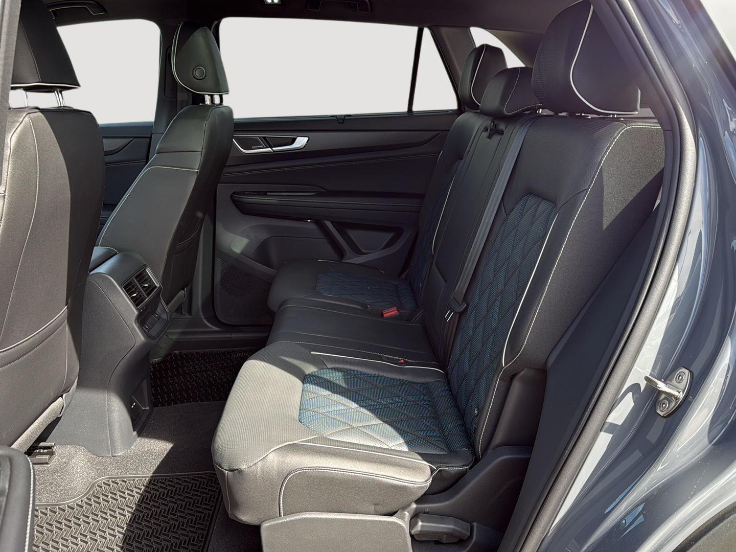 2026 Volkswagen Atlas Cross Sport SEL Premium R-LINE - Photo 22