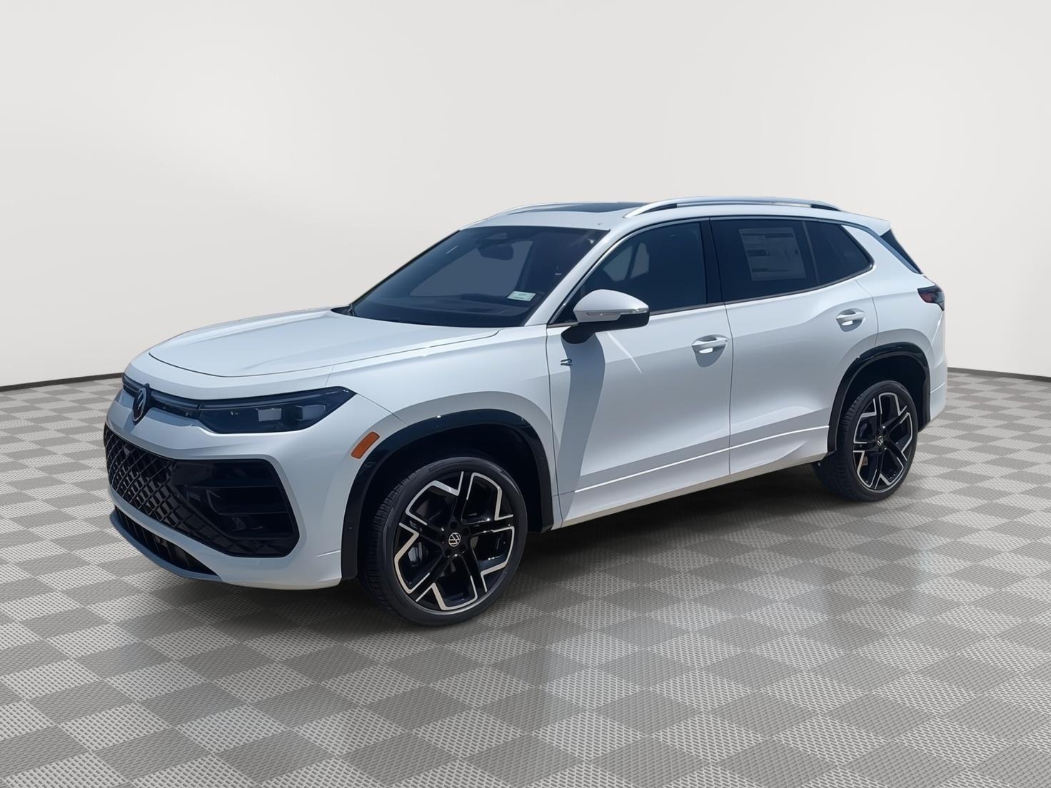 2026 Volkswagen Tiguan 2.0T SEL R-Line Turbo 4Motion's photo