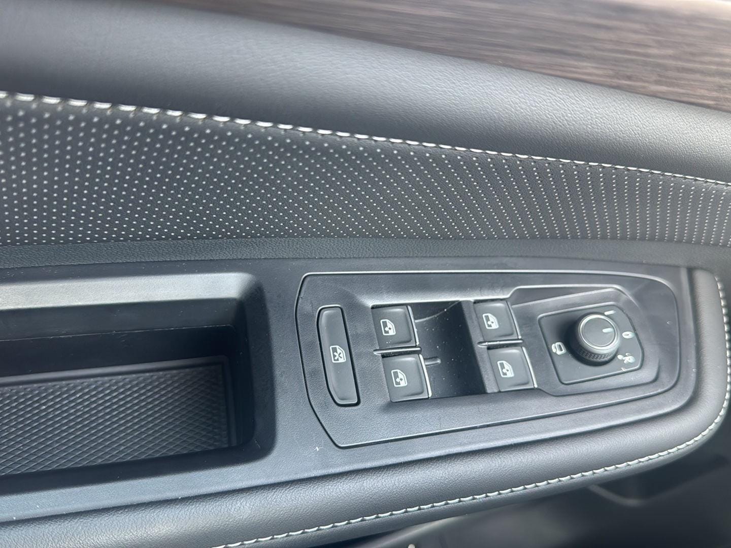 2025 Volkswagen Atlas SEL Premium R-Line - Photo 23