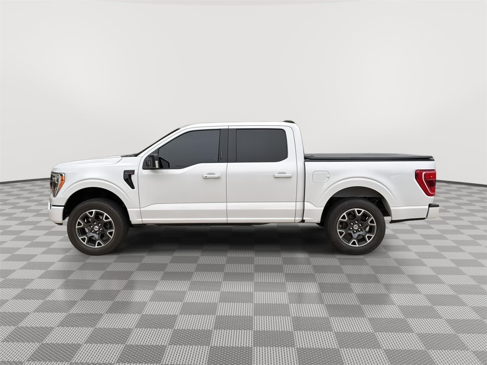 2021 Ford F-150 XLT photo 2