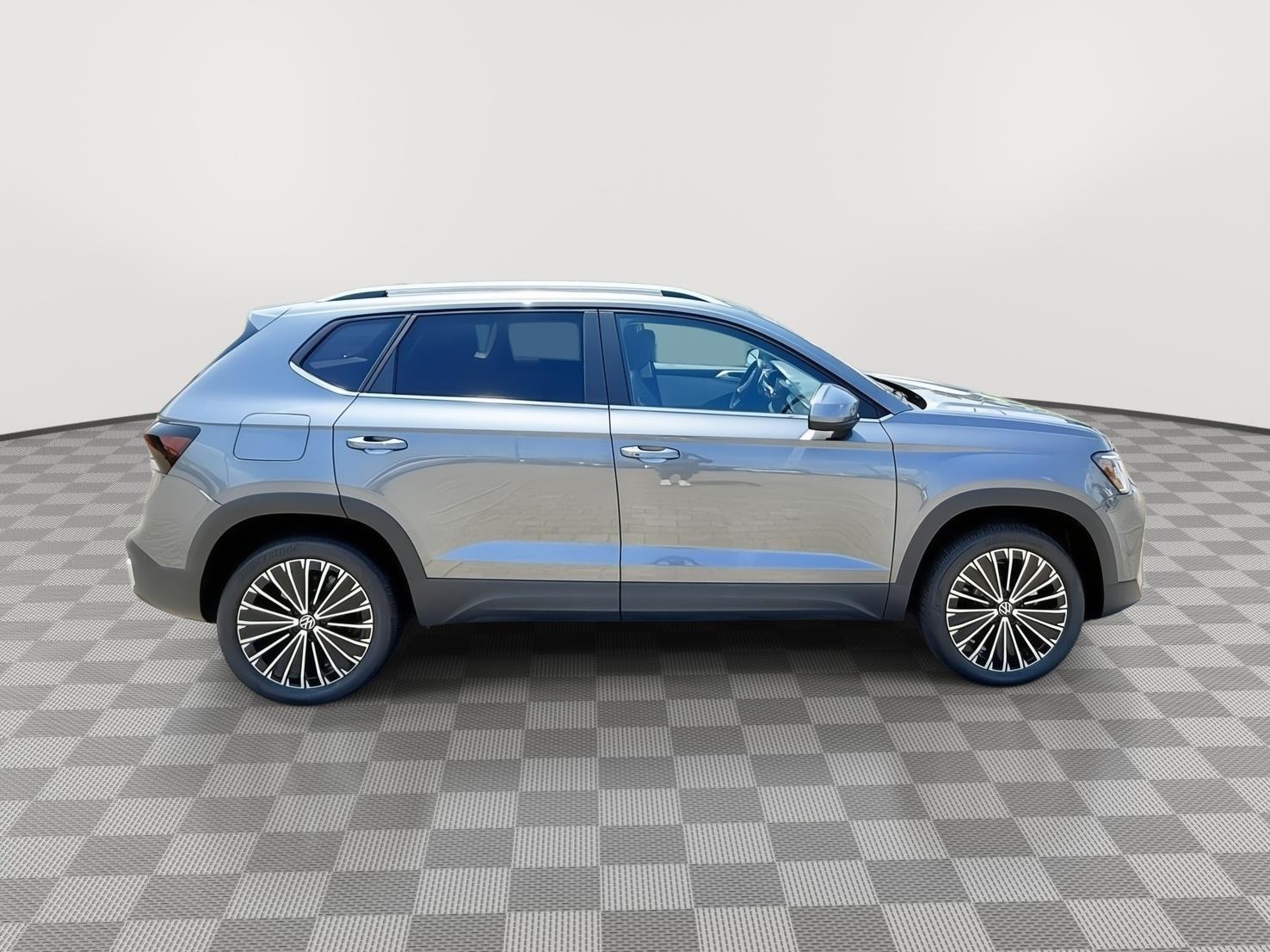 2025 Volkswagen Taos SE's photo
