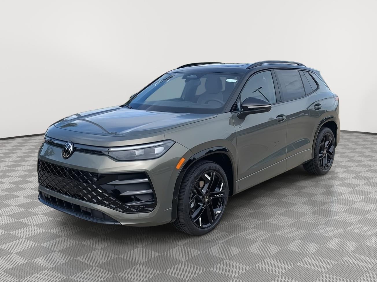 2026 Volkswagen Tiguan 2.0T SE R-Line Black's photo