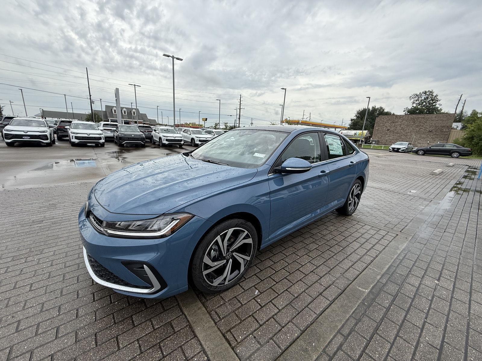 2025 Volkswagen Jetta 1.5T SEL photo 3