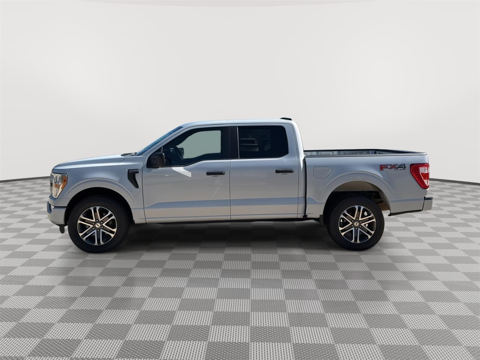 2022 Ford F-150 XL photo 2
