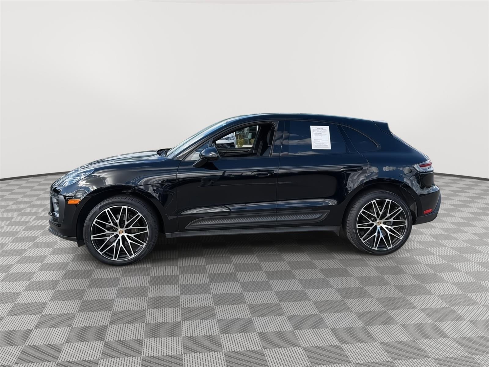 2023 Porsche Macan T photo 2