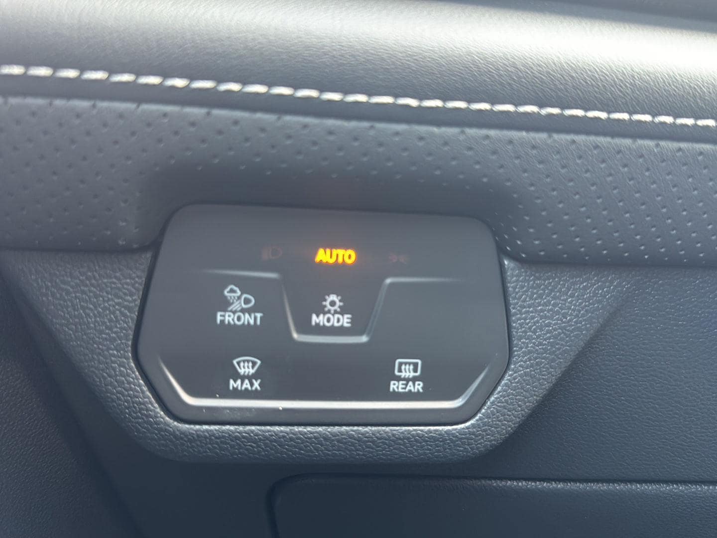 2025 Volkswagen Atlas SEL Premium R-Line - Photo 24