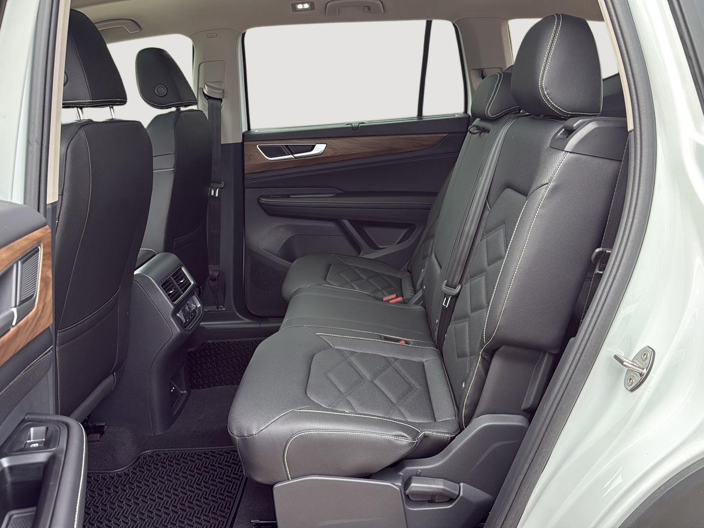 2026 Volkswagen Atlas SE w/Tech - Photo 20