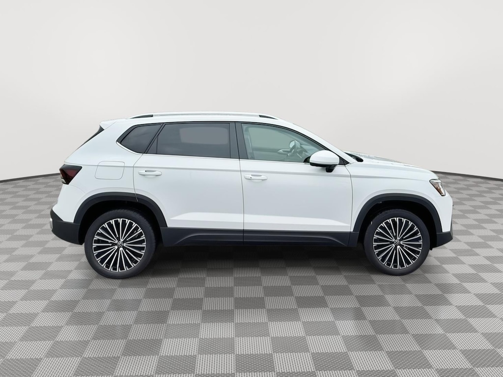 New 2025 Volkswagen Taos 1.5T SE SUV