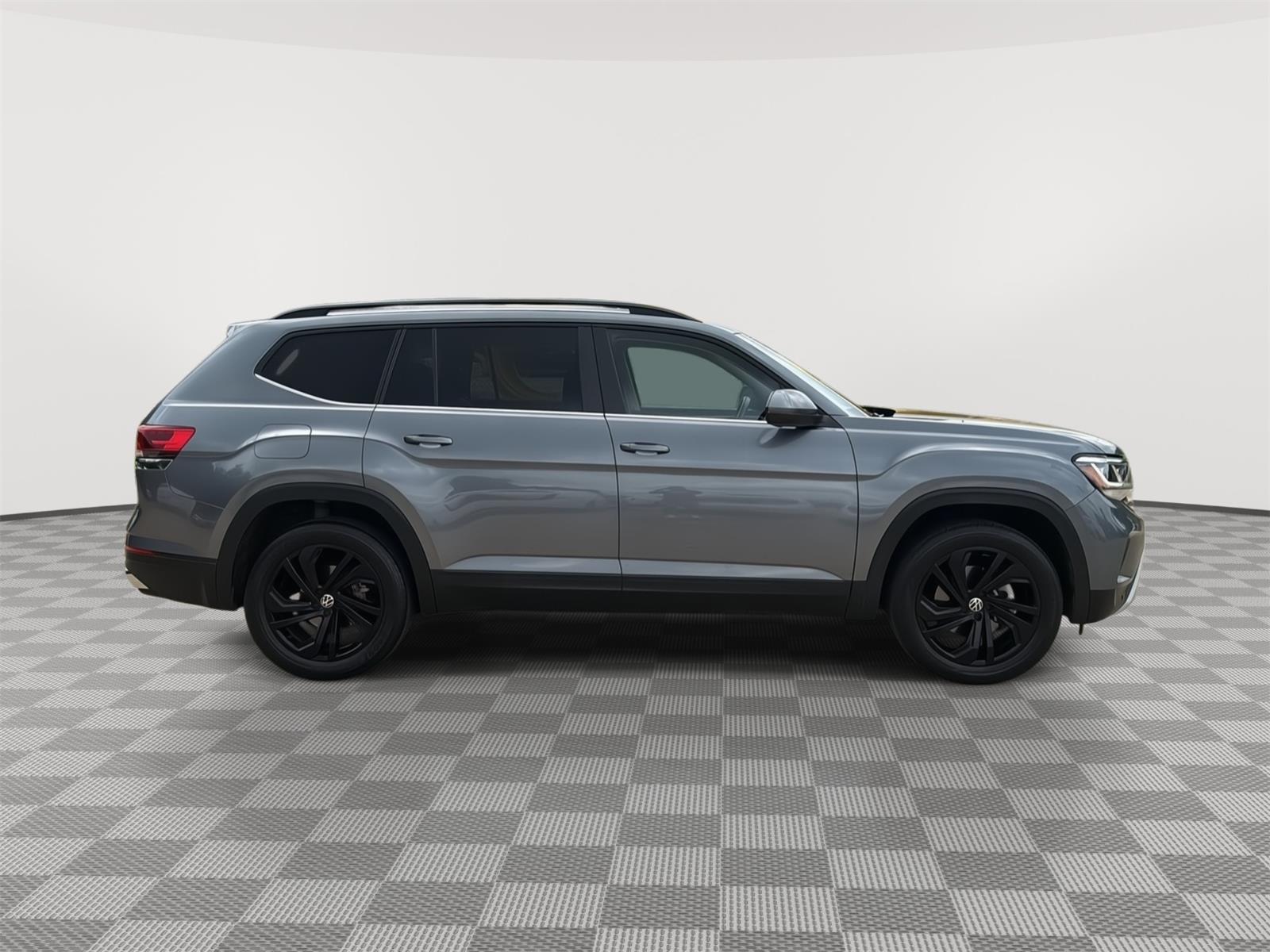 2023 Volkswagen Atlas SE w/Tech - Photo 6