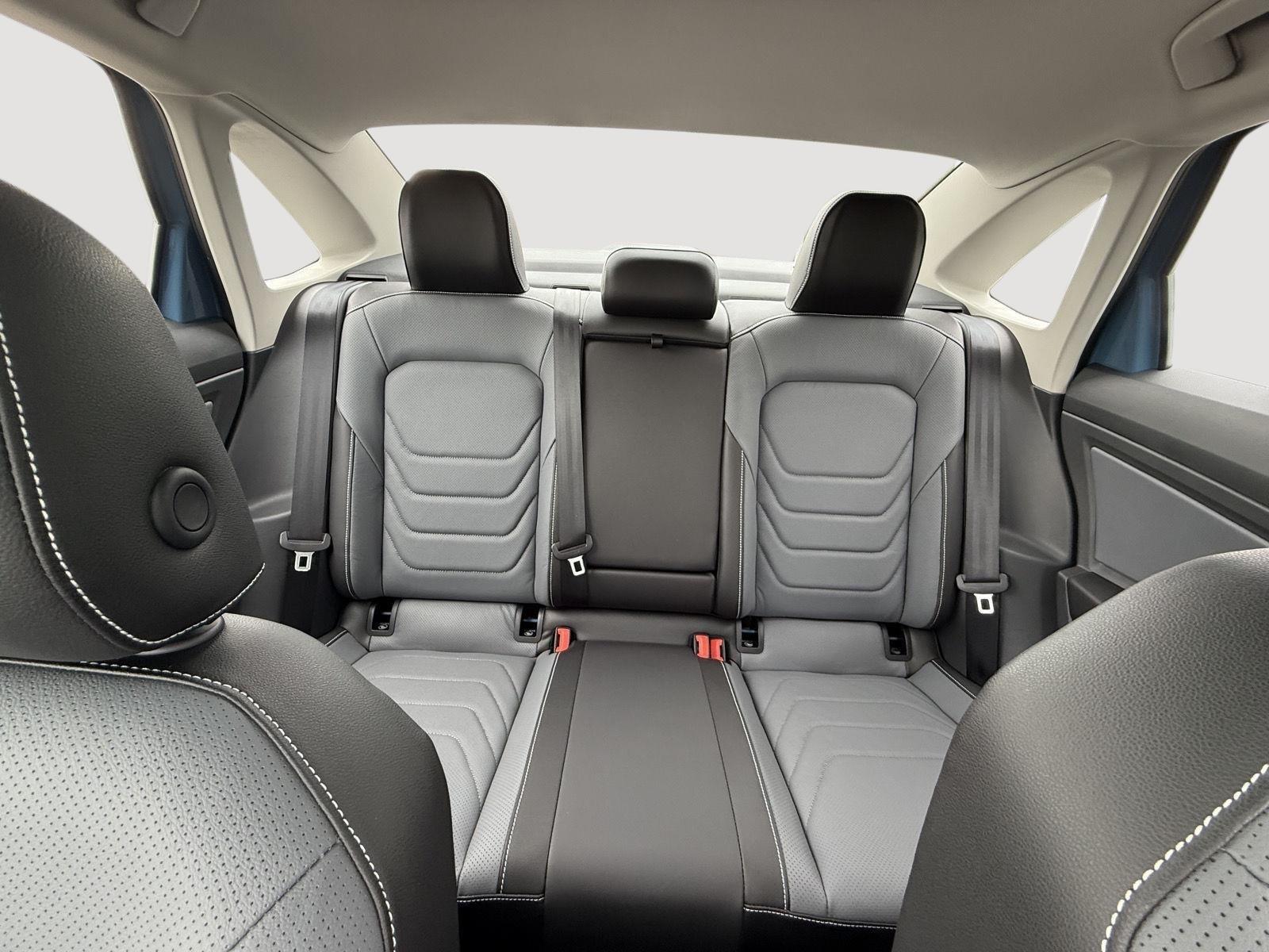 2025 Volkswagen Jetta SEL - Photo 16