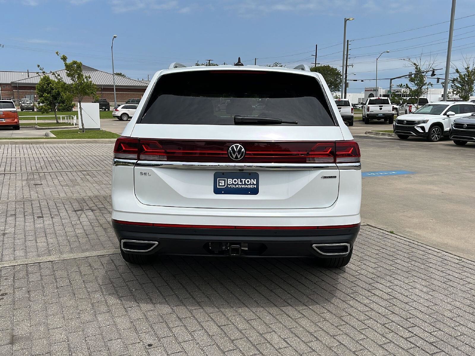 2025 Volkswagen Atlas SEL photo 4