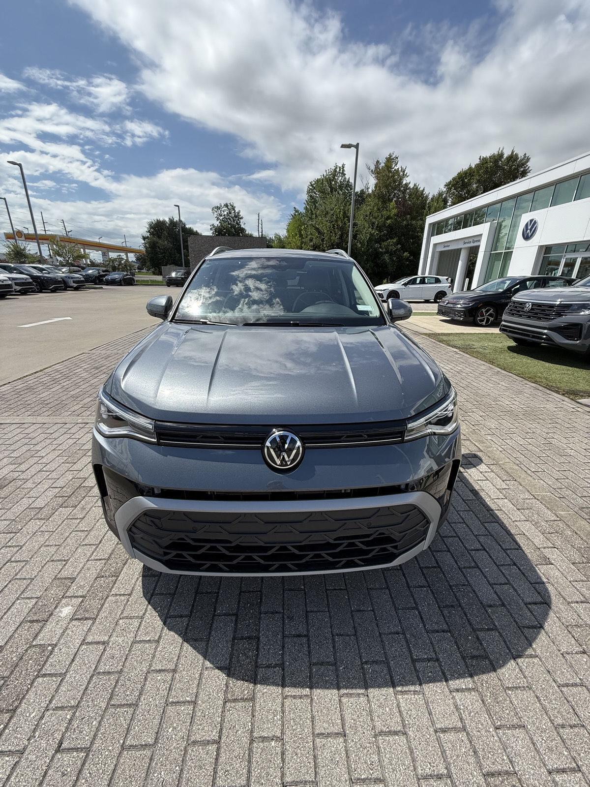 2025 Volkswagen Taos SE photo 4