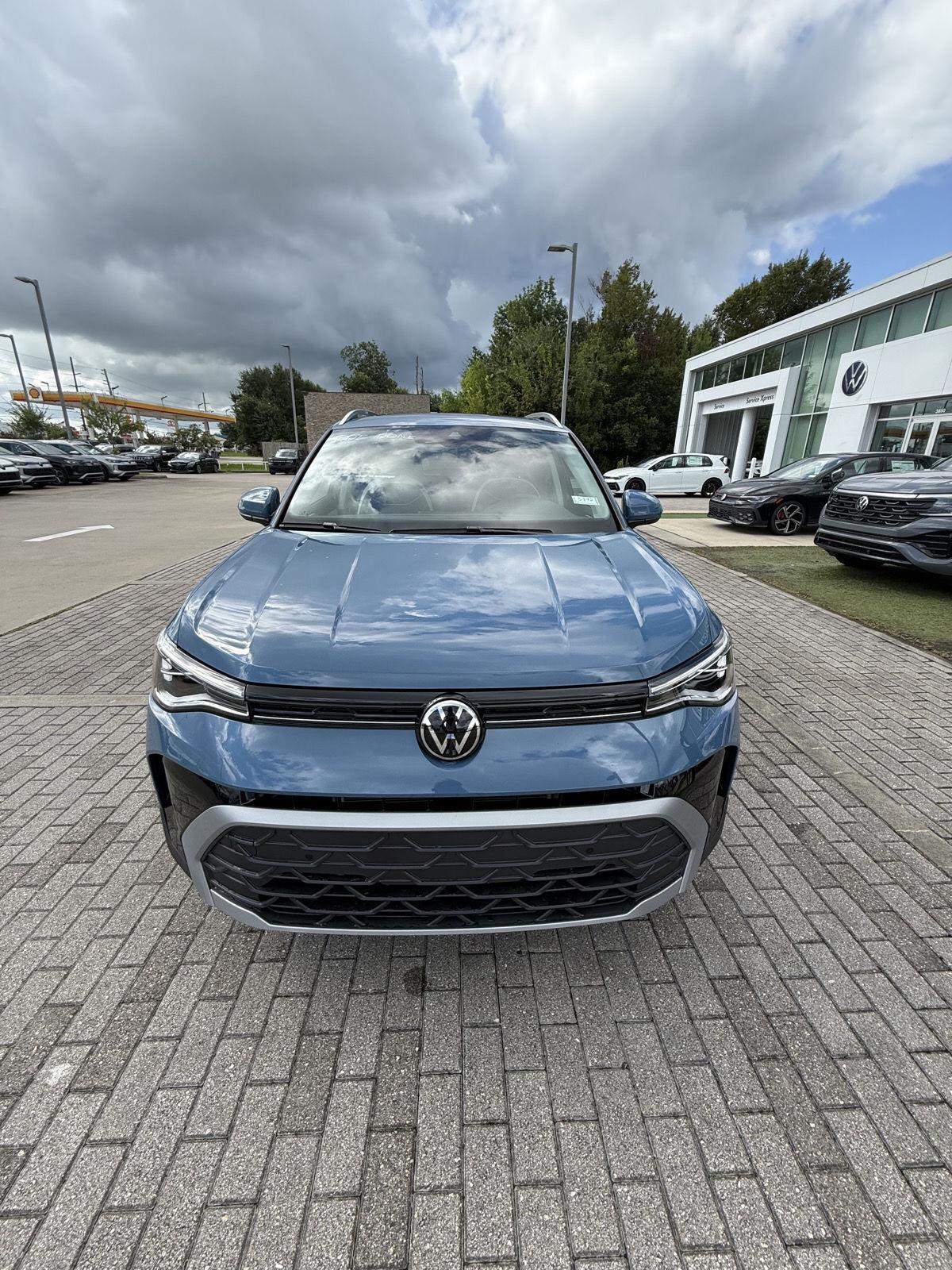 2025 Volkswagen Taos SE photo 4
