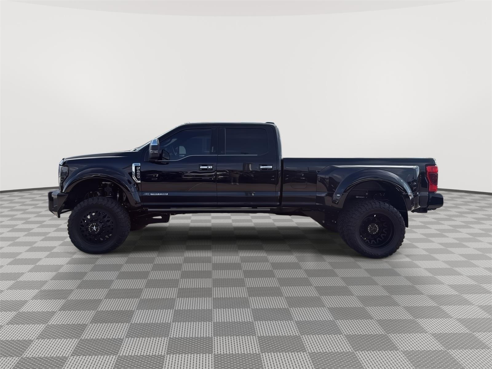 2022 Ford F-450 Platinum photo 2