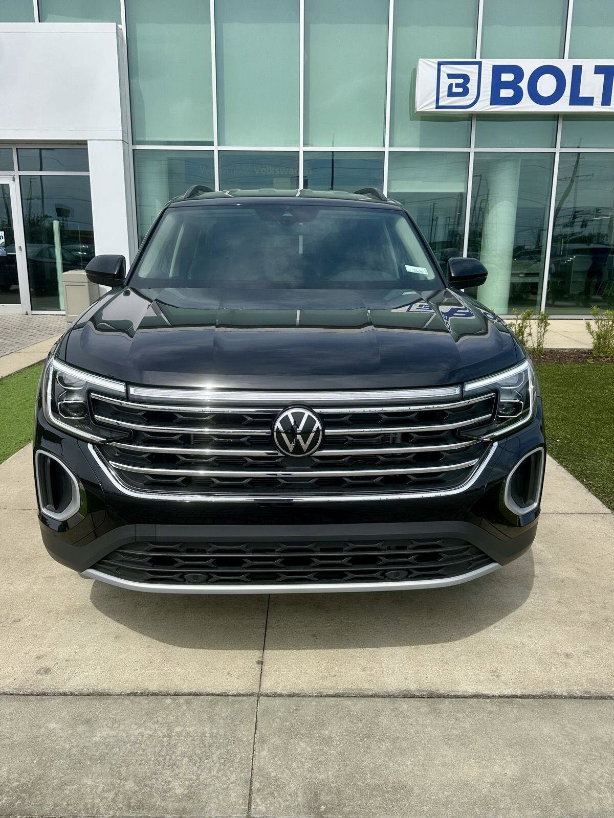 2025 Volkswagen Atlas SE photo 3