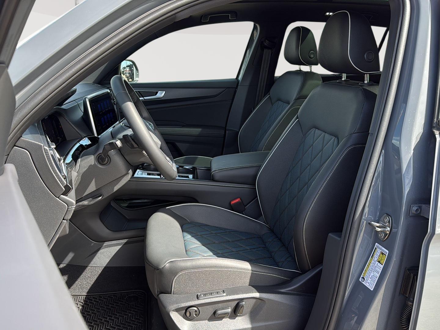 2026 Volkswagen Atlas Cross Sport SEL Premium R-LINE - Photo 13