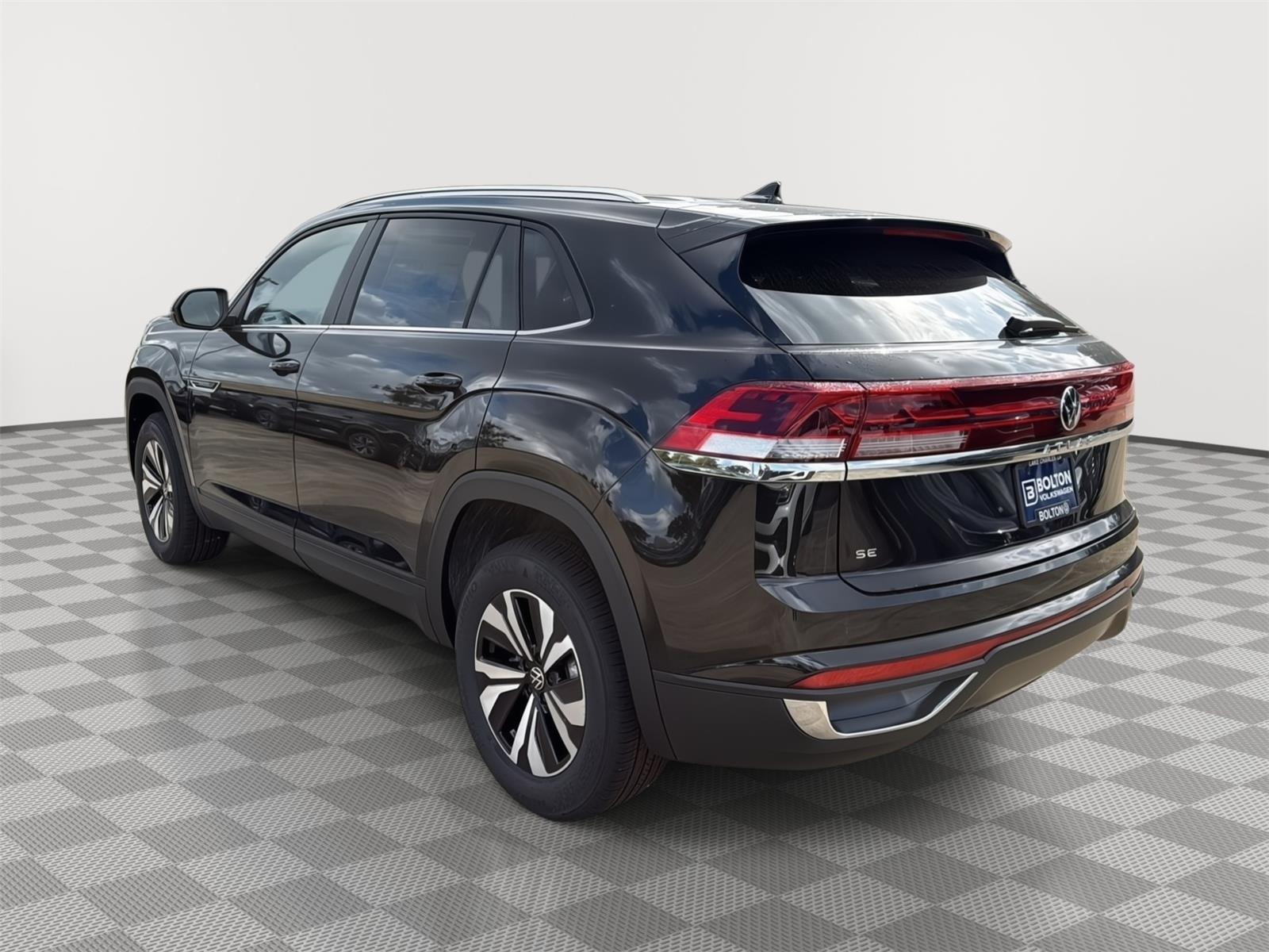 2026 Volkswagen Atlas Cross Sport SE photo 3