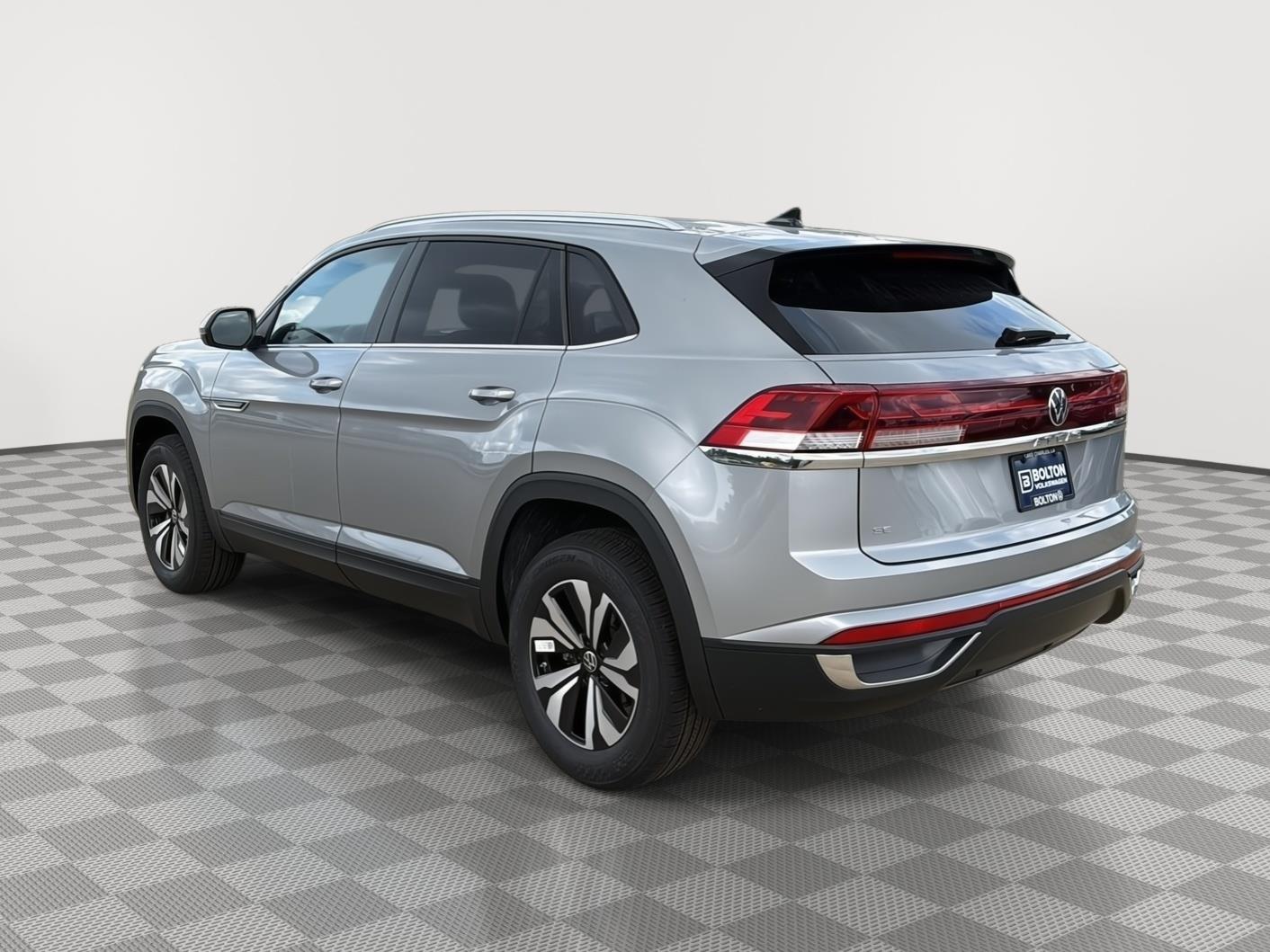 2026 Volkswagen Atlas Cross Sport SE photo 3