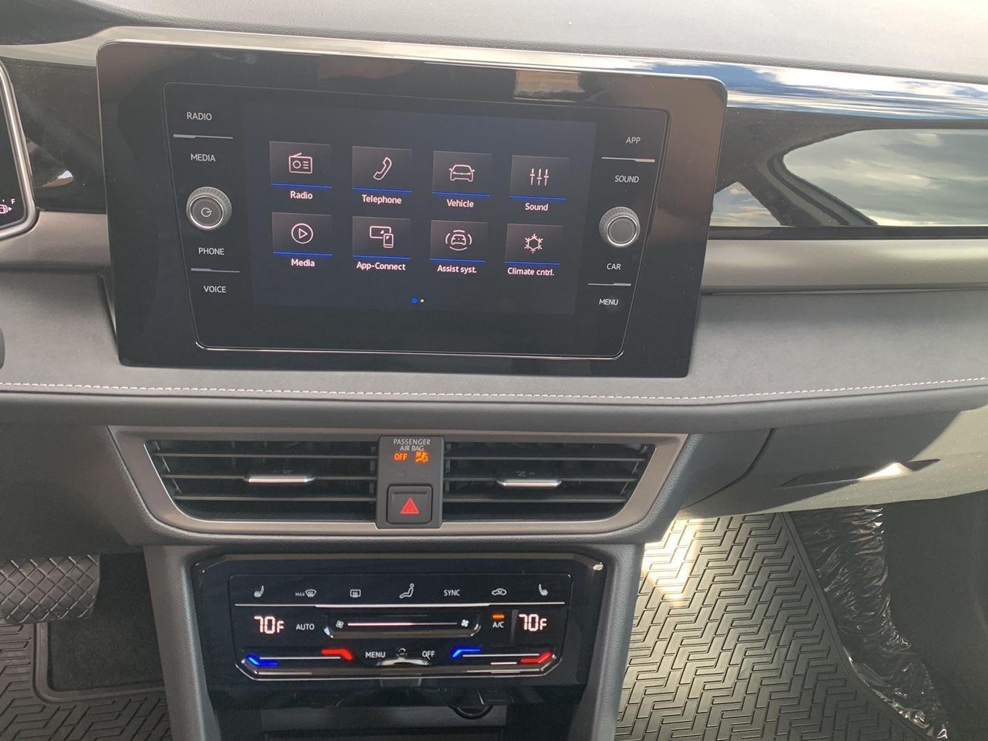 2026 Volkswagen Taos SE Black - Photo 16