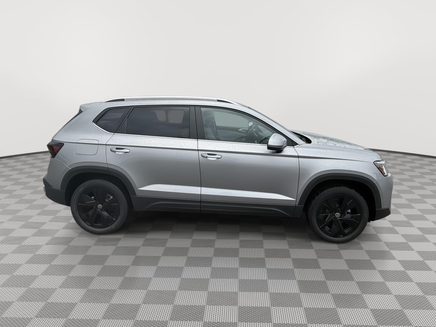 2025 Volkswagen Taos SE's photo