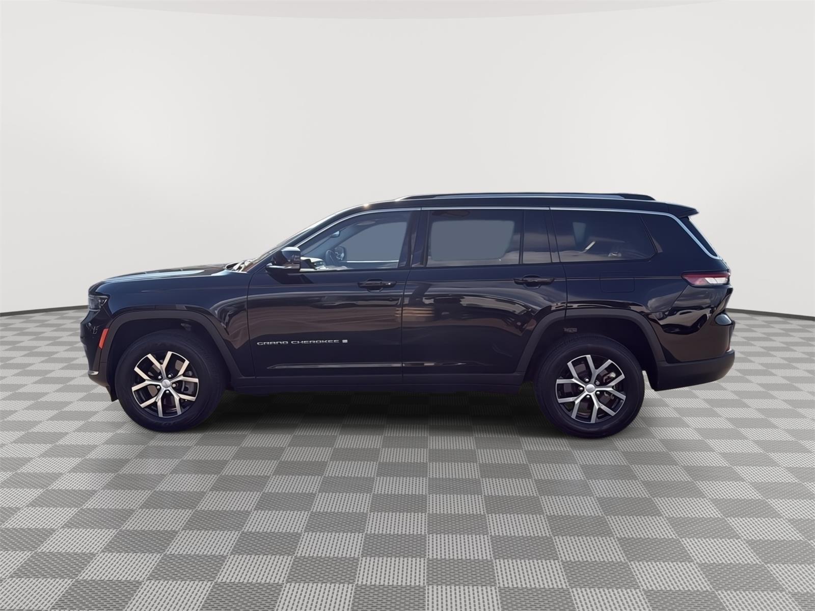2023 Jeep Grand Cherokee Limited photo 2