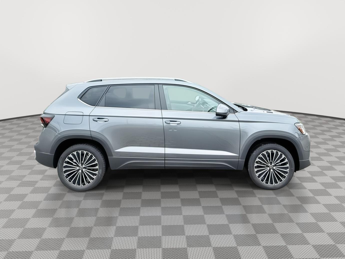 2025 Volkswagen Taos SE's photo