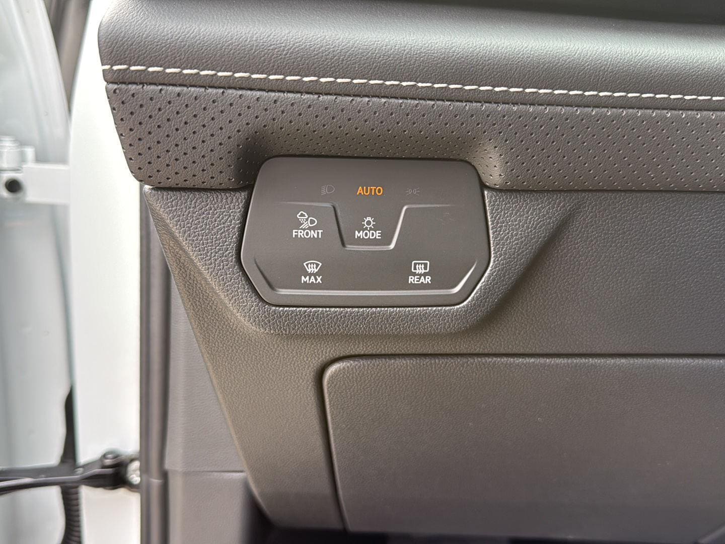 2026 Volkswagen Atlas SE w/Tech - Photo 13