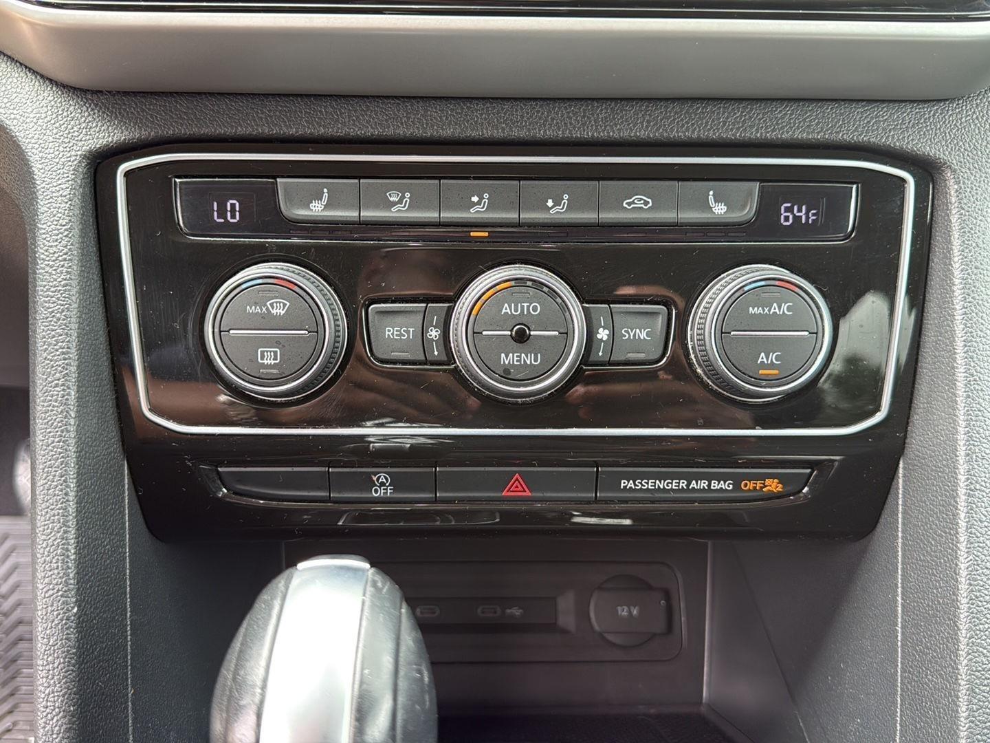2023 Volkswagen Atlas SE w/Tech - Photo 17