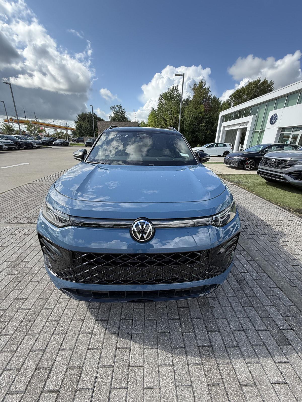 2025 Volkswagen Tiguan SE R-Line Black photo 2