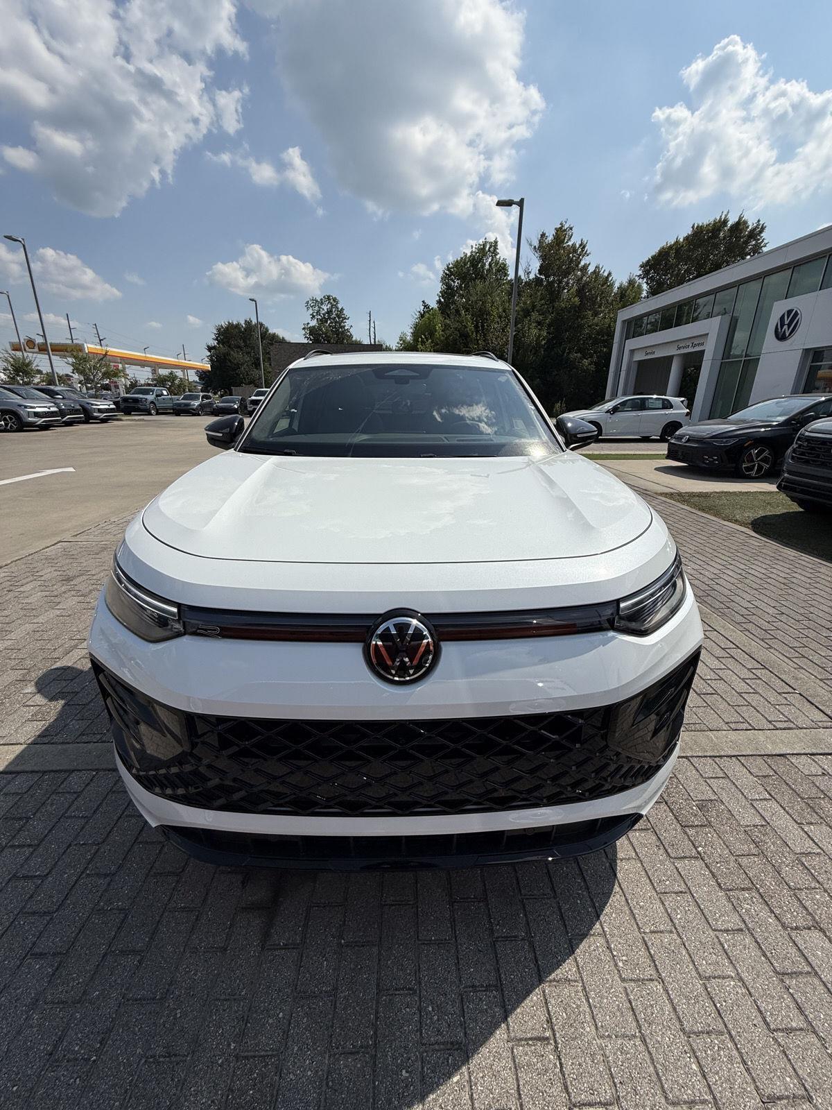 2025 Volkswagen Tiguan SE R-Line Black photo 3