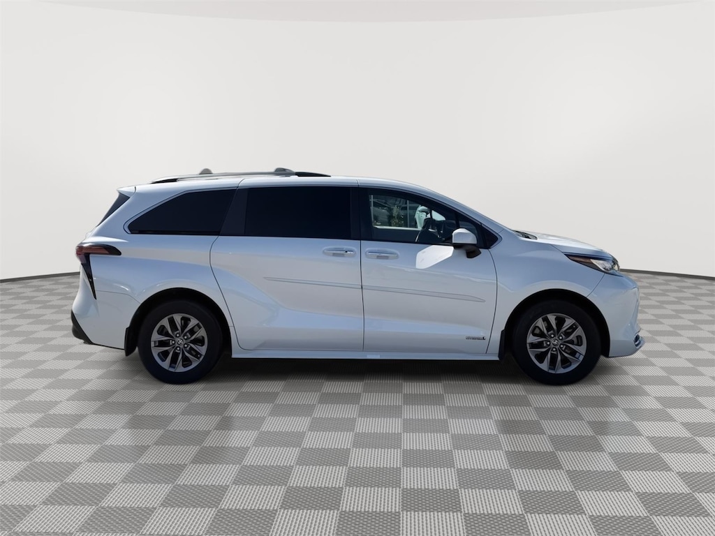 Used 2021 Toyota Sienna XLE 8 Passenger Van