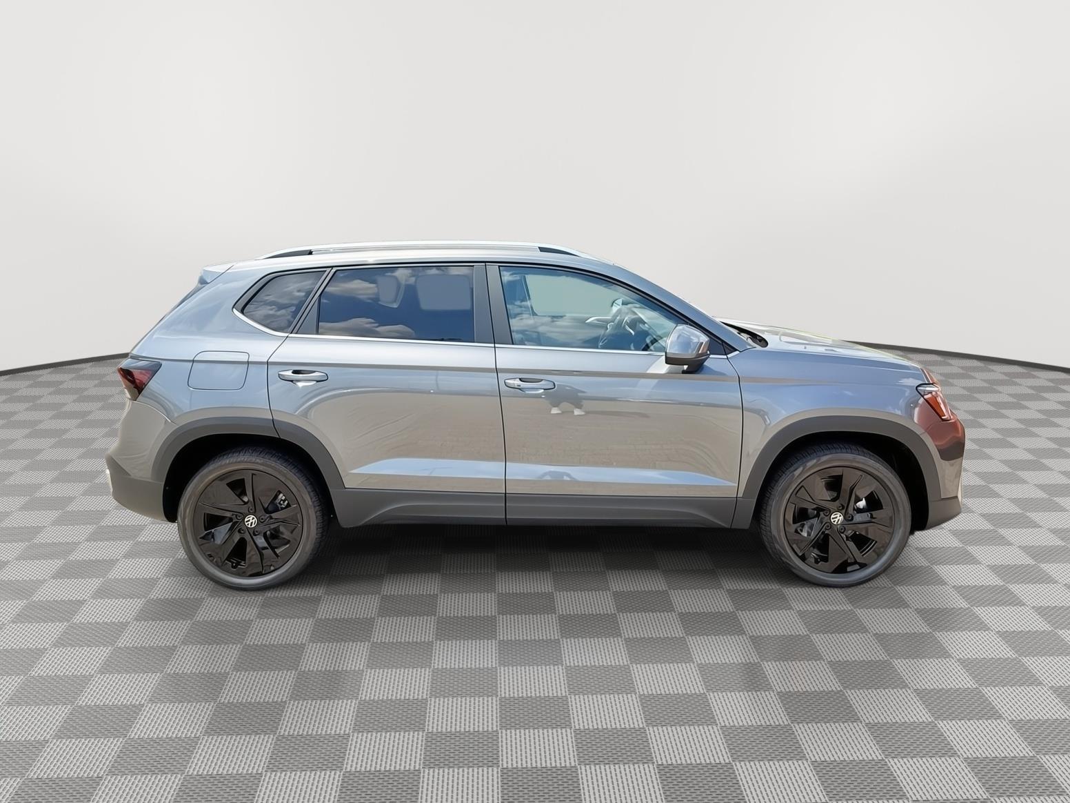 2025 Volkswagen Taos SE's photo