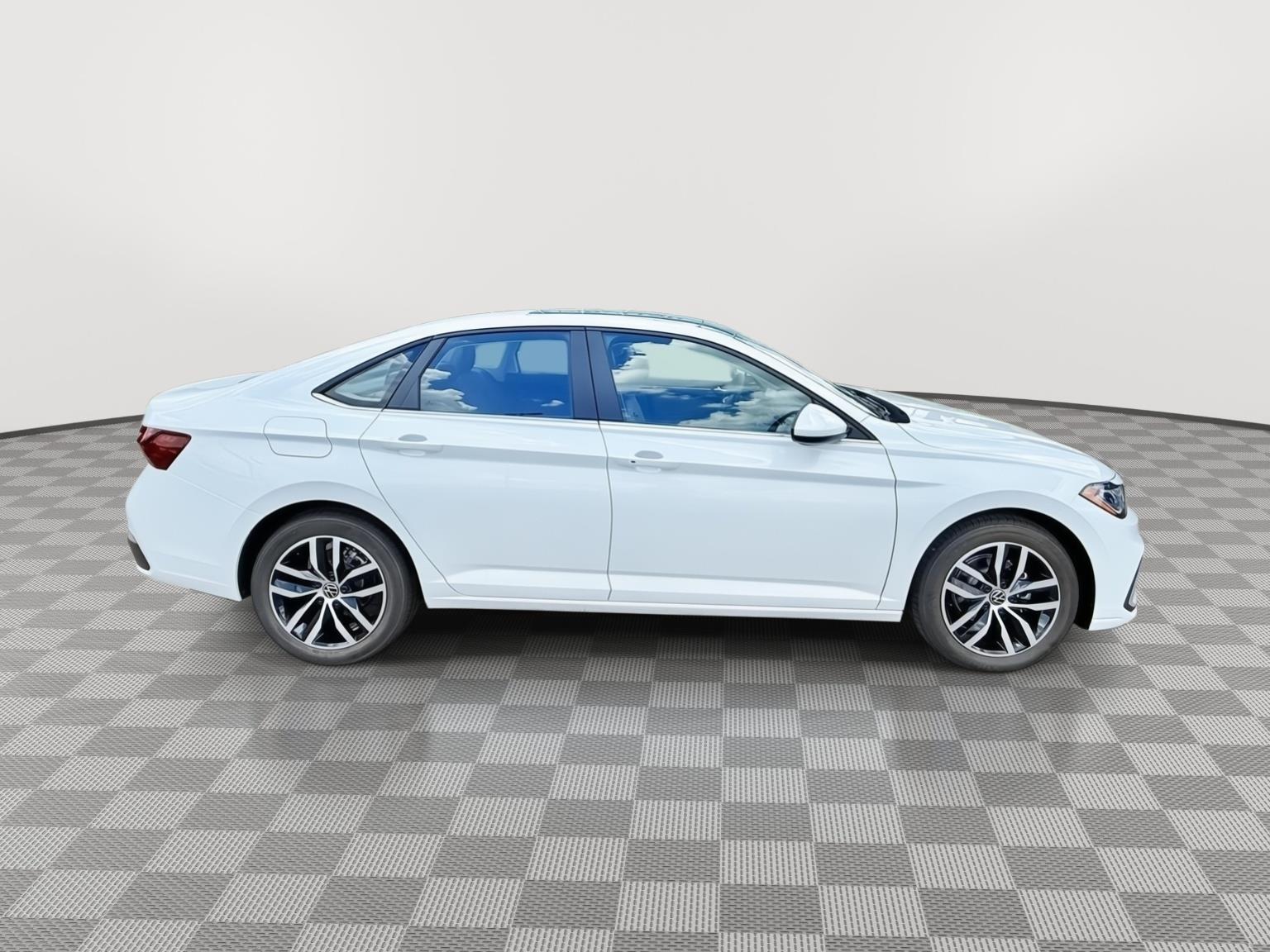 2025 Volkswagen Jetta SE's photo