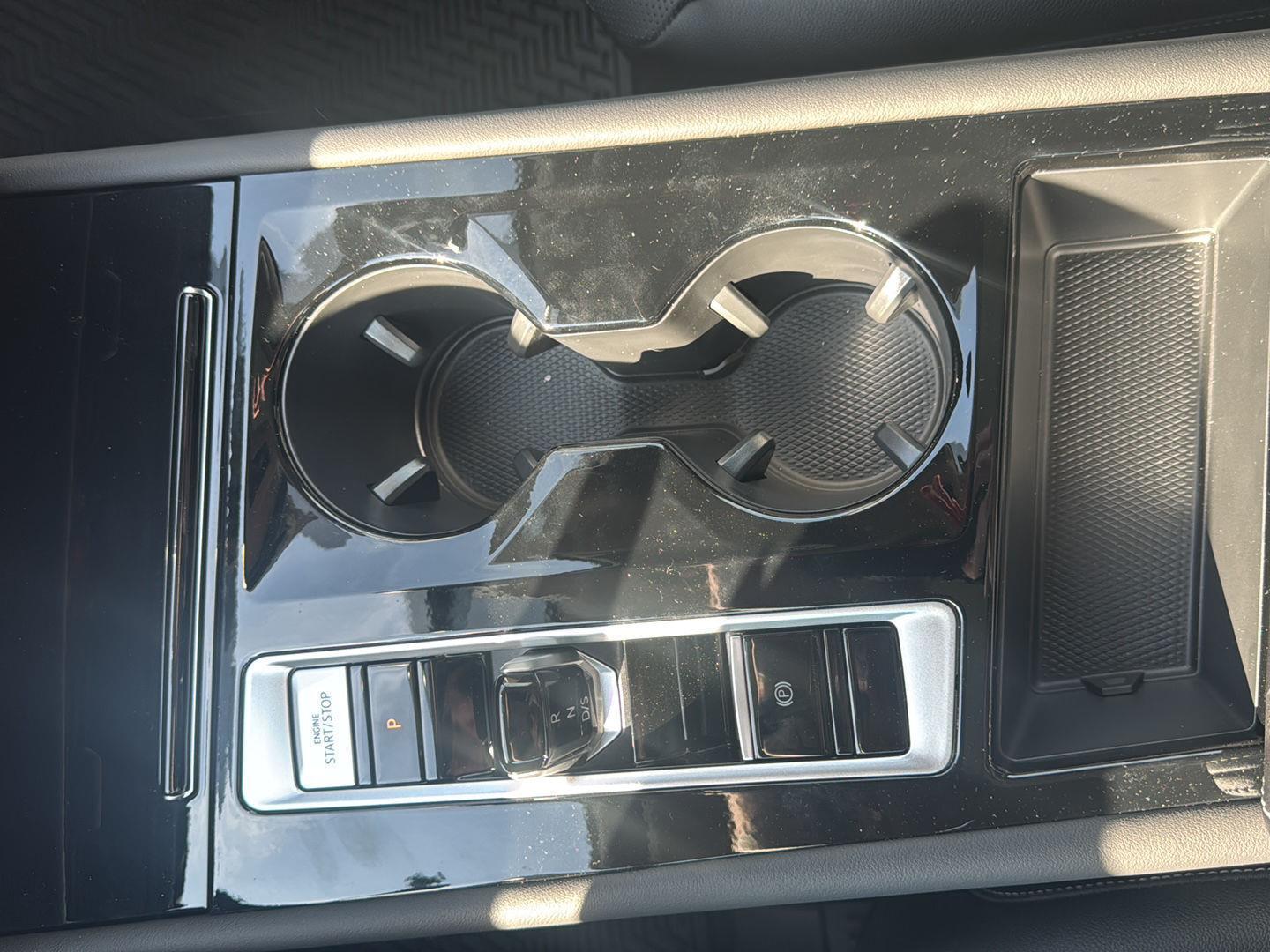 2025 Volkswagen Atlas SEL Premium R-Line - Photo 15