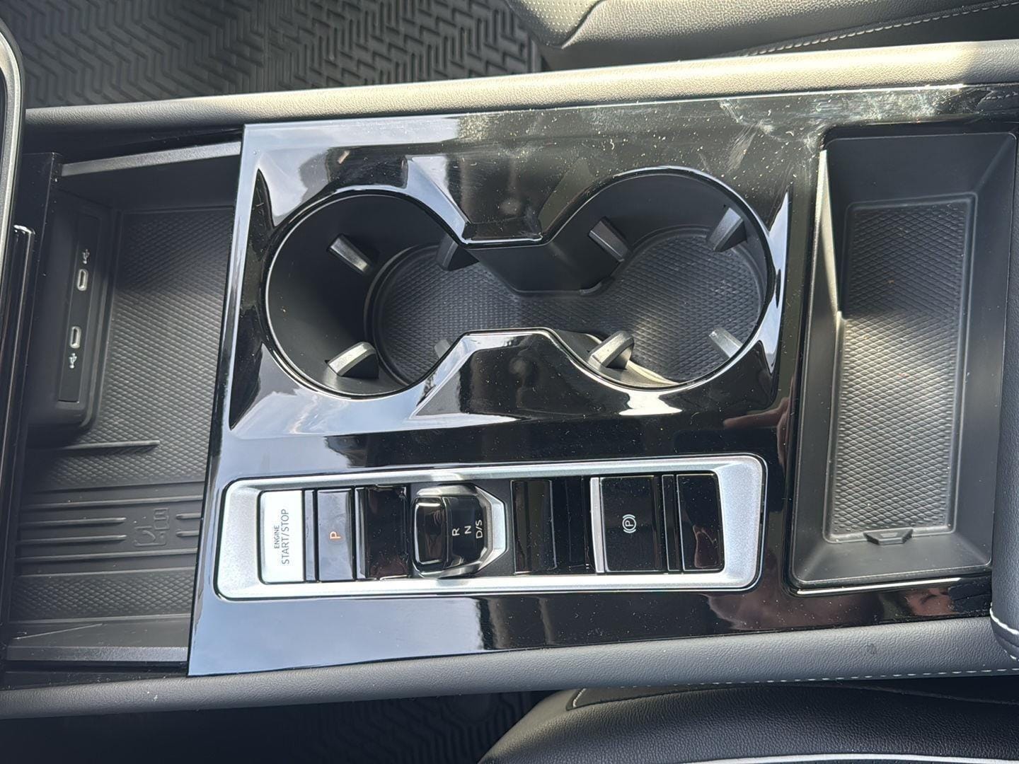 2025 Volkswagen Atlas SEL Premium R-Line - Photo 20