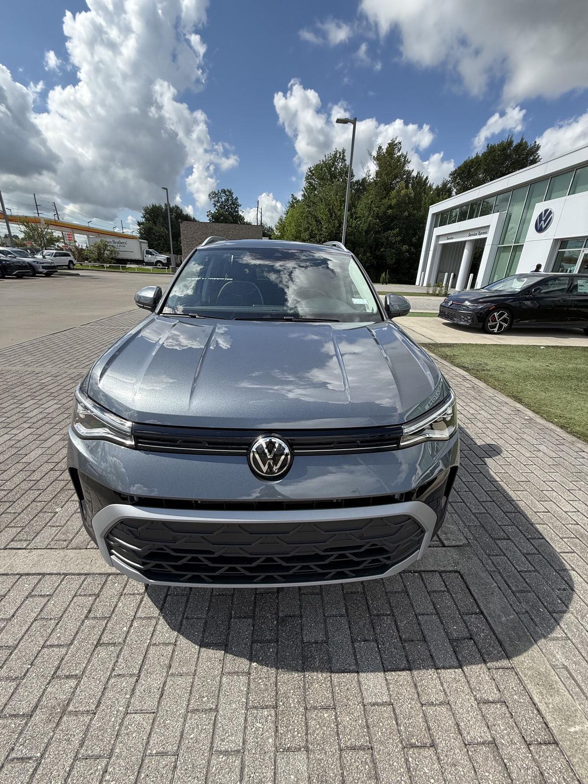 2025 Volkswagen Taos SE photo 2