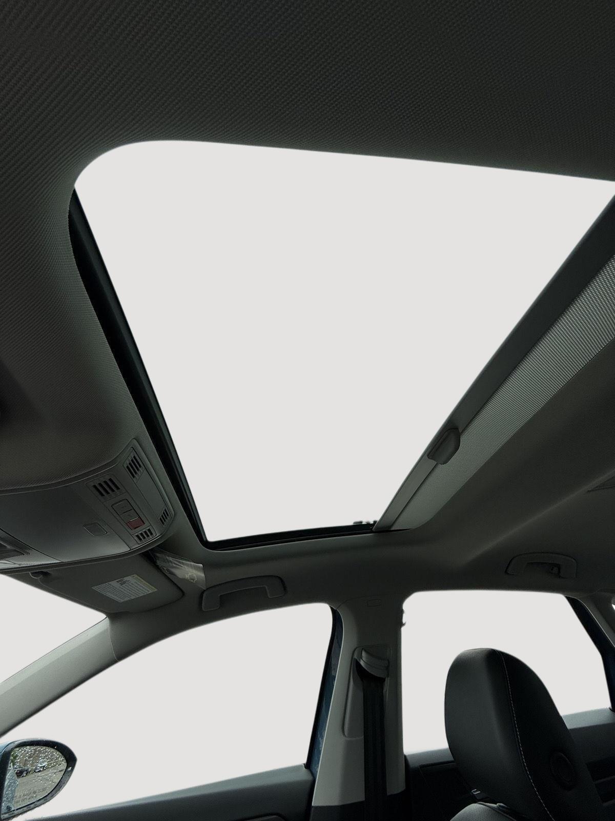 2025 Volkswagen Jetta SEL - Photo 12