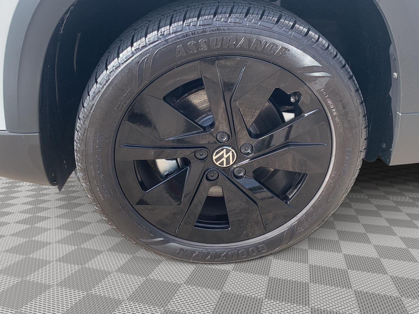2026 Volkswagen Taos SE Black - Photo 9