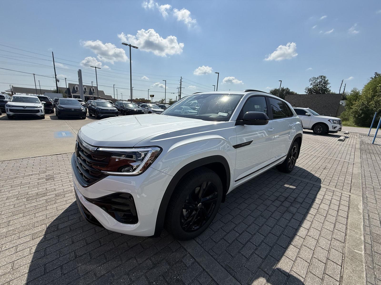 2026 Volkswagen Atlas Cross Sport SEL R-Line photo 2