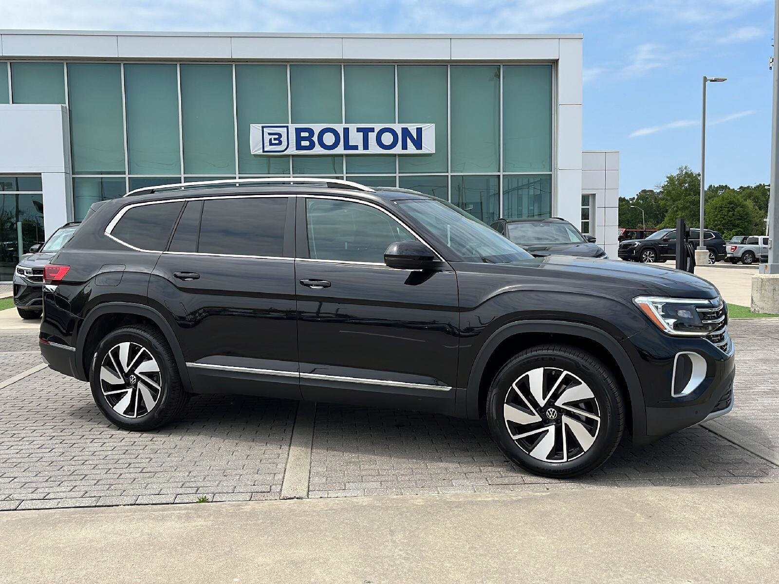 2025 Volkswagen Atlas SEL photo 2