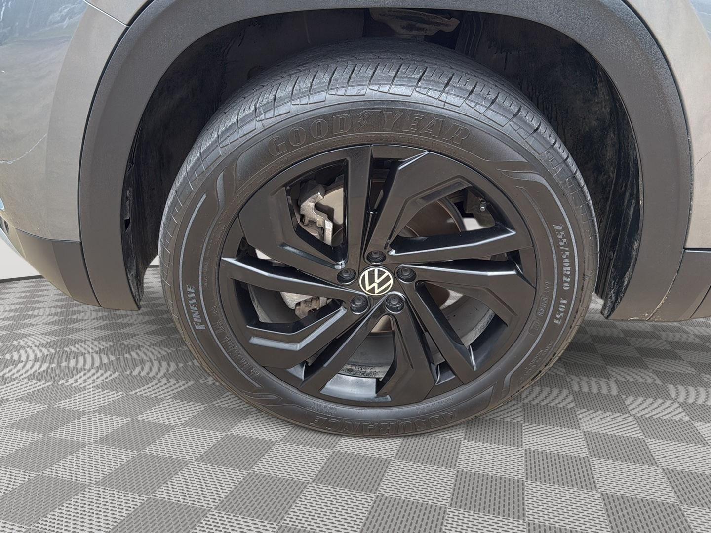 2023 Volkswagen Atlas SE w/Tech - Photo 9