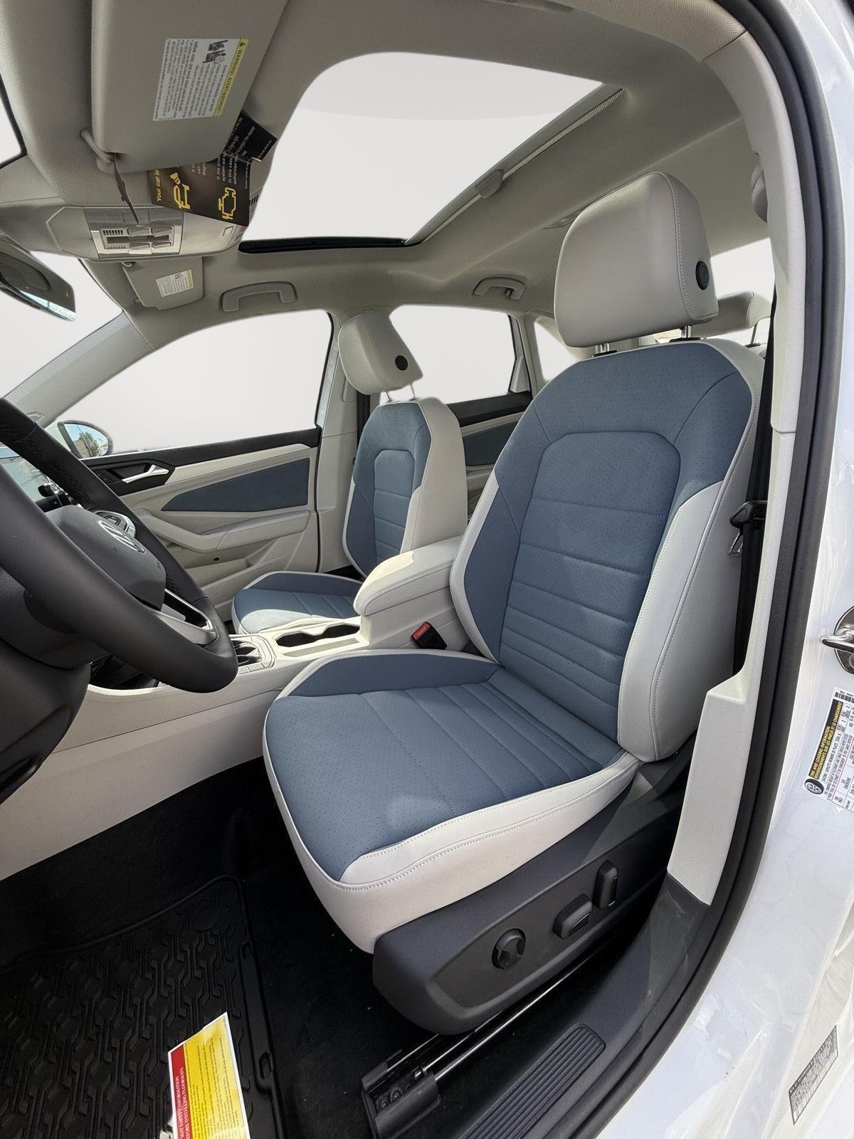 2025 Volkswagen Jetta SE - Photo 10