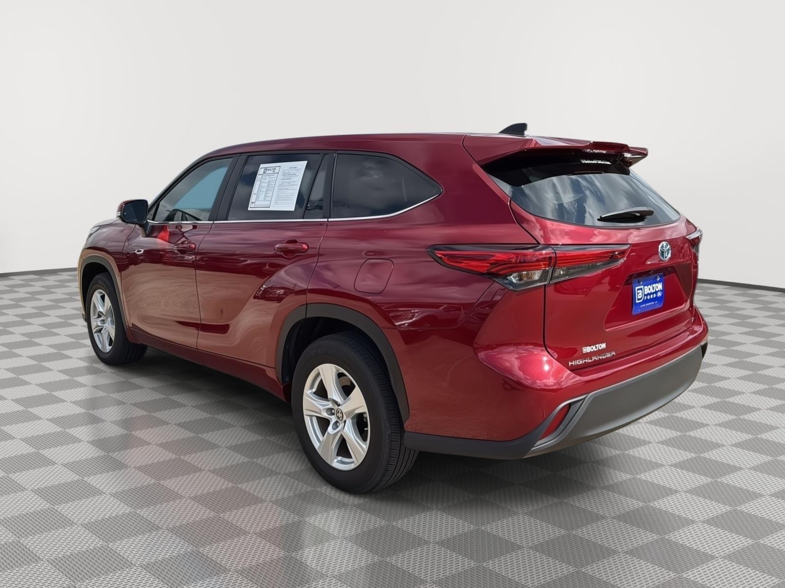 2023 Toyota Highlander Hybrid LE photo 3
