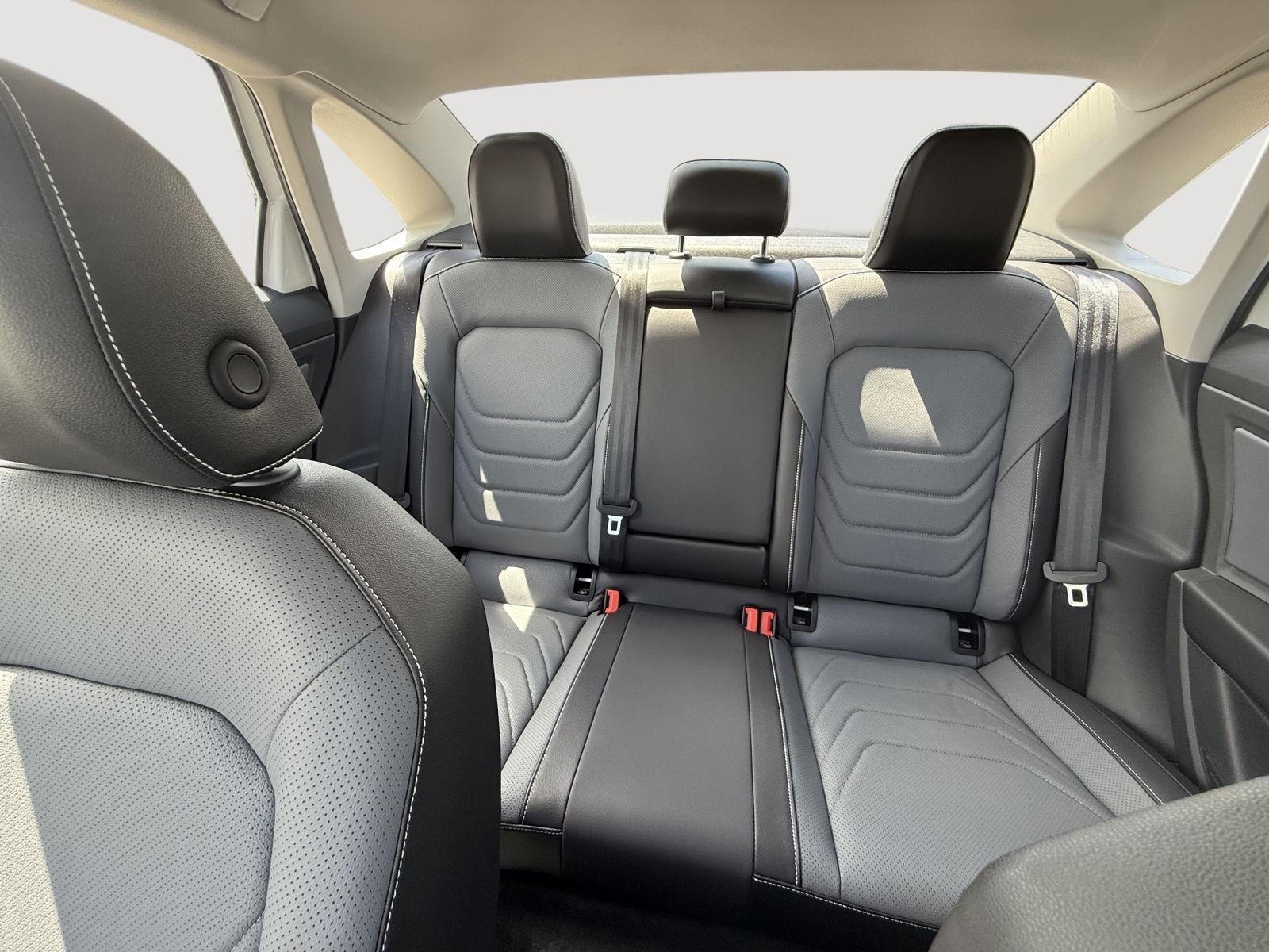 2025 Volkswagen Jetta SEL - Photo 16