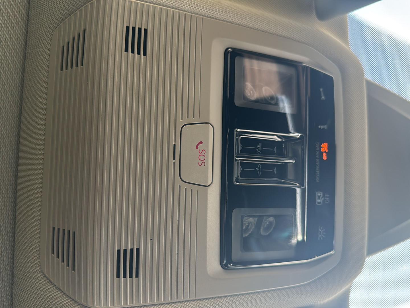 2025 Volkswagen Atlas SEL Premium R-Line - Photo 18