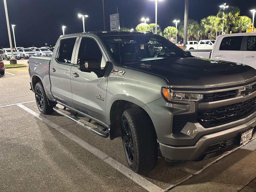 2023 Chevrolet Silverado 1500 RST photo 2